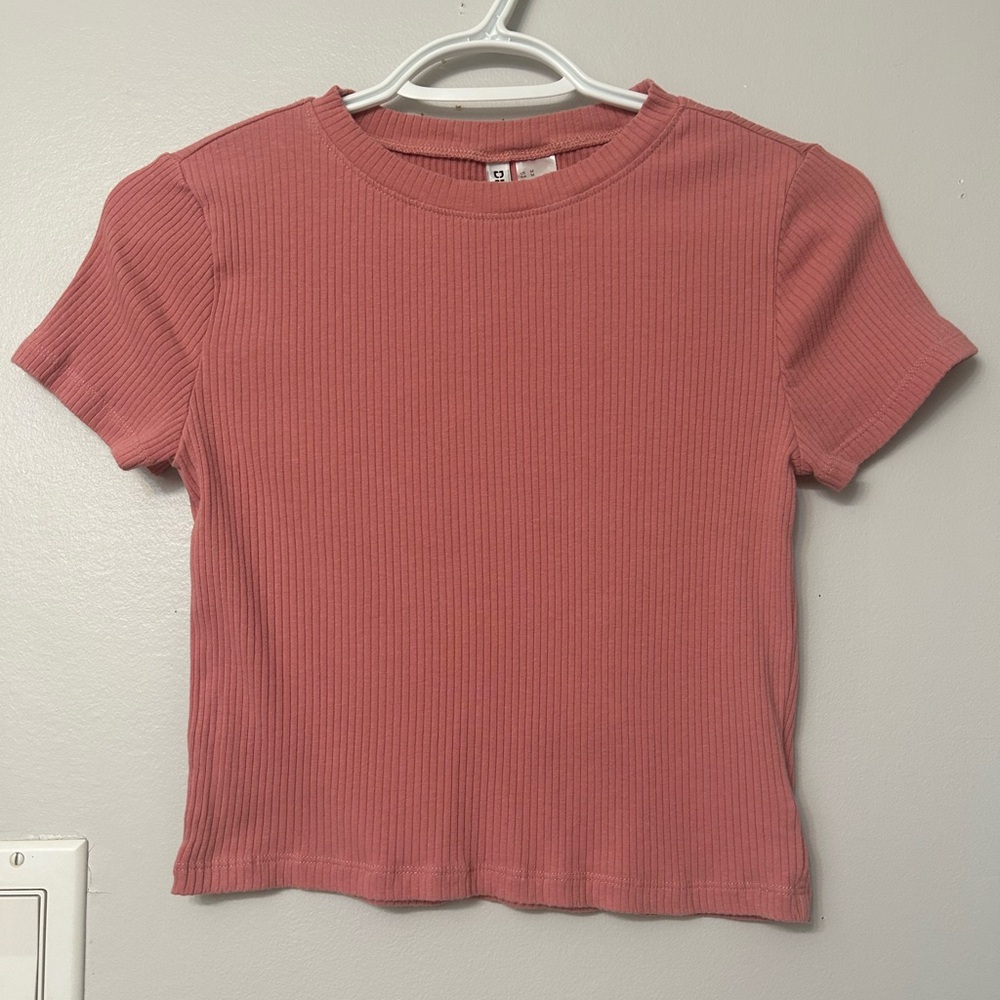 Divided by H&M Dusty Pink ribbed high collar cropped tee. Size Medium.